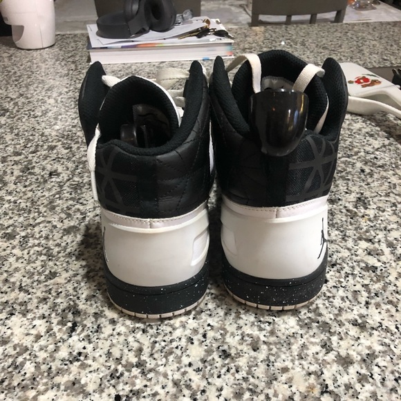 Lightly worn Jordan’s size 11 - Picture 3 of 6